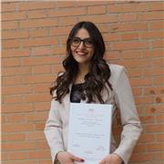 Laureata in Filologia moderna, impartisce lezioni online di italiano, latino, storia e geografia a studenti delle scuole secondarie di primo e di secondo grado